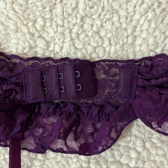 Victoria’s Secret garter belt - Picture 5 of 5